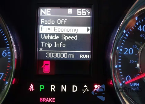 2015 Chrysler Town & Country Touring z USA, uszkodzony, nr VIN 2C4RC1BG7FR626903